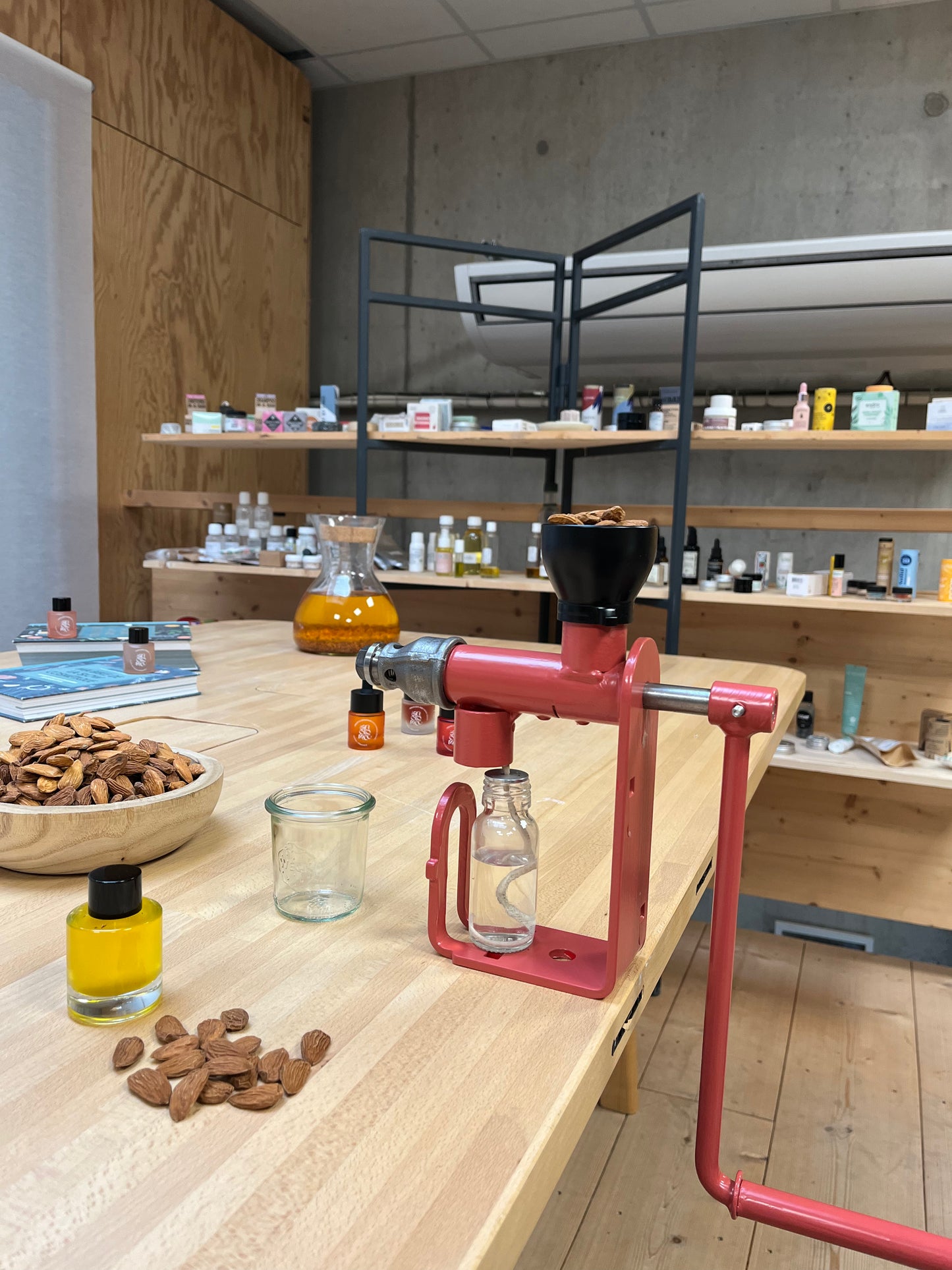 Le 18 juin à Nîmes ⬩ 15h à 16h ⬩ Atelier initiation cosmétique "Je presse mon huile beauté"